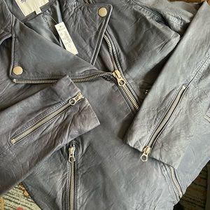 ⬇️ NWT Madewell Washed Leather Motorcycle Jacket Sunfaded Indigo Gray SMAll